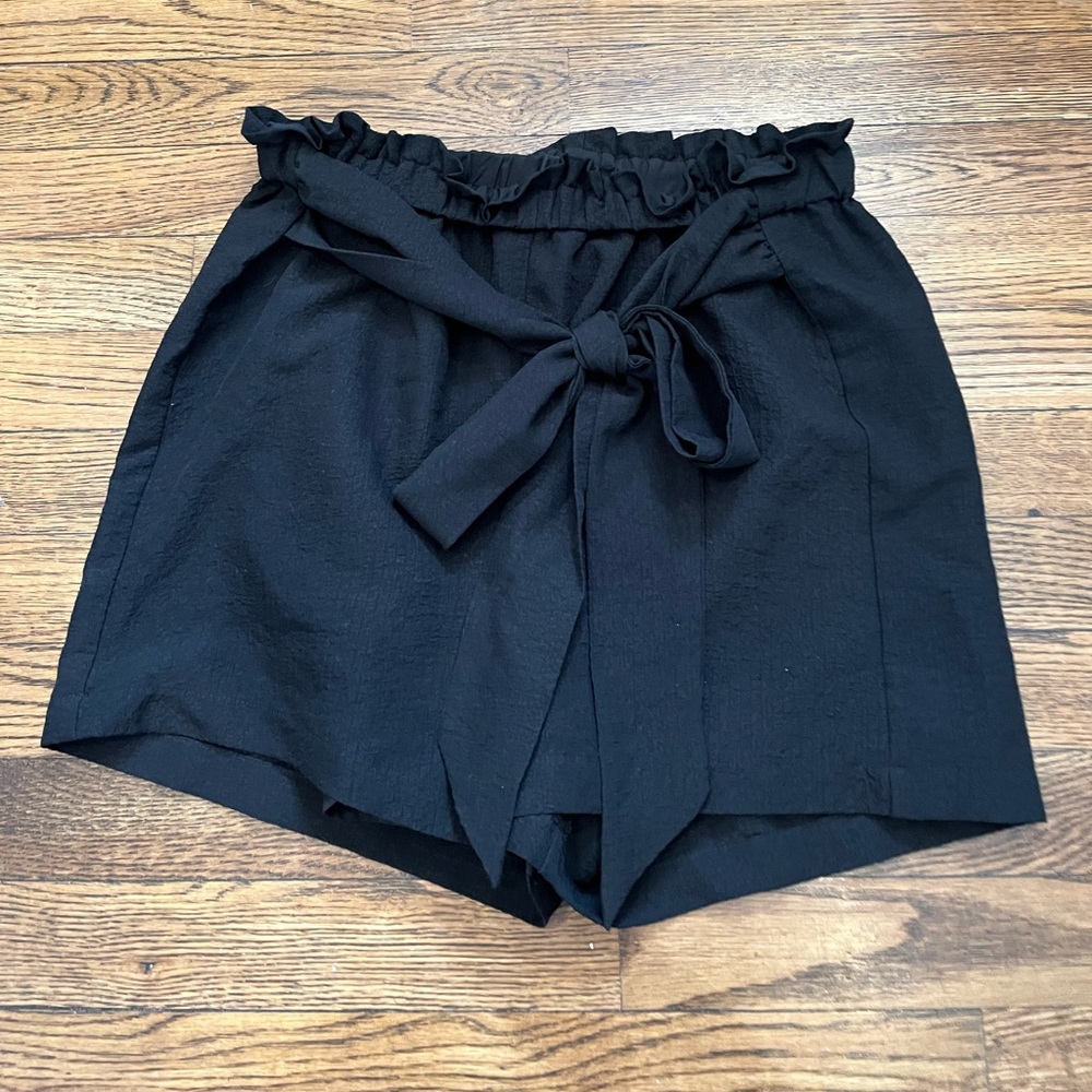 Lulus Black Paperbag tie shorts small
